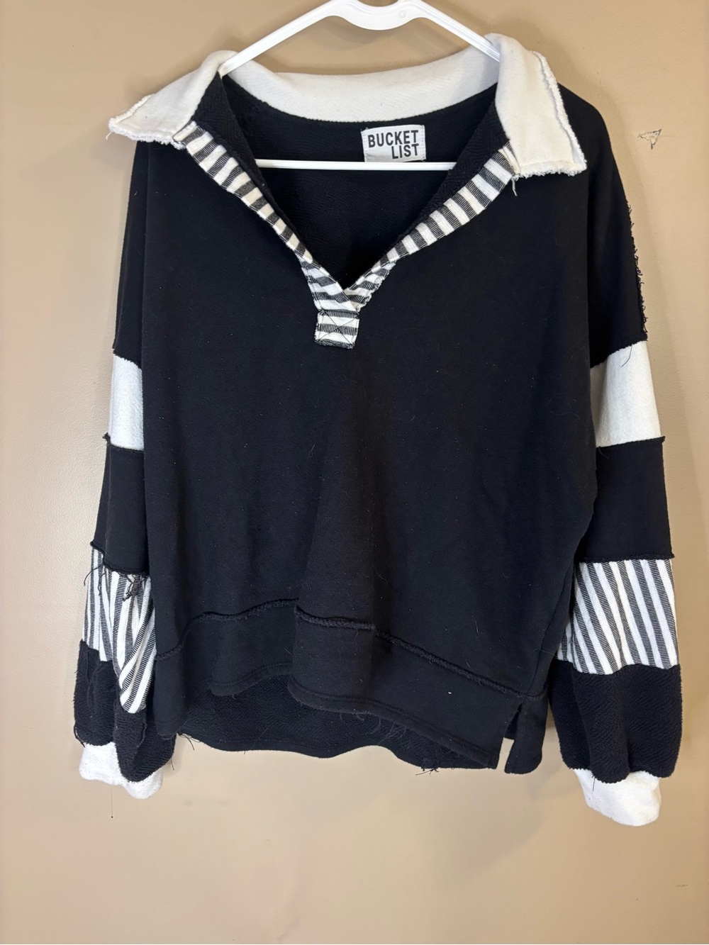 BUCKETLIST Black & White Striped V‑Neck Pullover Sweater
